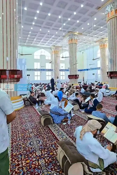 اخبار اليمن الان تتزين بالقرآن وحافظة يجتمعون لتسميع اخبار اليمن الان الحدث اليوم عاجل