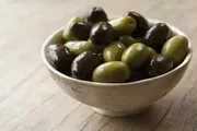 عدن تايم اخبار اليمن الان مادة كيمائية الزيتون الوقاية المرض اخبار اليمن الان الحدث اليوم عاجل عدن تايم
