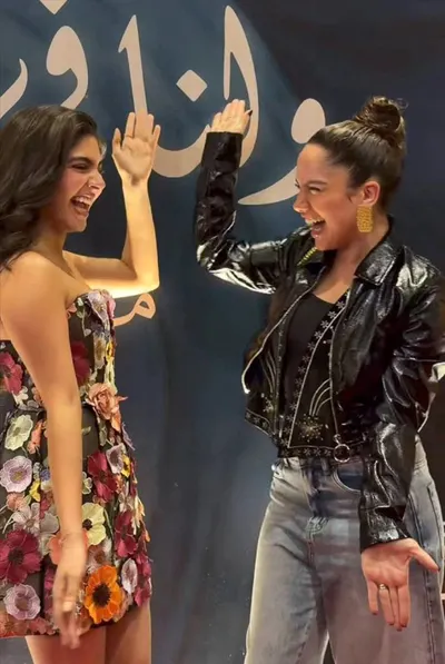 اخبار اليمن الان لحظات عائلية السعدني أبنائه لفيلمه اخبار اليمن الان الحدث اليوم عاجل