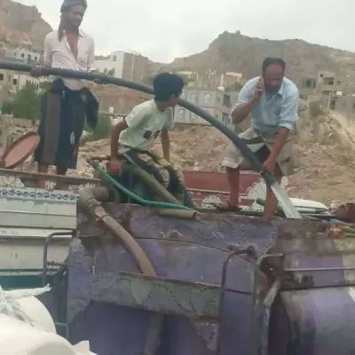 اخبار اليمن الان لتوزيع المياه المركزية المعاناة المواطنين اخبار اليمن الان الحدث اليوم عاجل