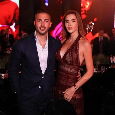 اخبار اليمن الان البورغندي اللون الأضواء الأزياء العالمية اخبار اليمن الان الحدث اليوم عاجل