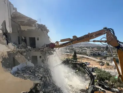 اخبار اليمن الان الاحتلال بناية سكنية خربثا قاطنيها اخبار اليمن الان الحدث اليوم عاجل