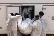 صحيفة الثورة صنعاء اخبار اليمن الان وصول جثامين الشهداء مجمع الطبي اخبار اليمن الان الحدث اليوم عاجل صحيفة الثورة صنعاء