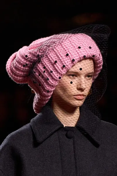 اخبار اليمن الان صيحات شتوية القبعات تسيطر الموضة اخبار اليمن الان الحدث اليوم عاجل