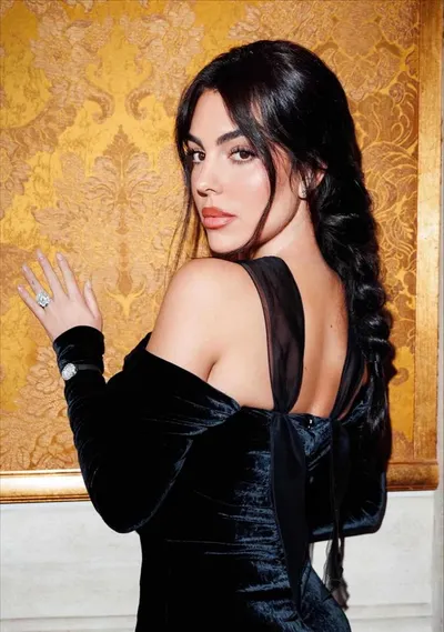 اخبار اليمن الان جورجينا رودريغيز الأنظار بفستان valentino اخبار اليمن الان الحدث اليوم عاجل