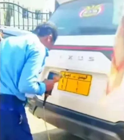 اخبار اليمن الان دفضيحة مدوية مشهور يتنقل بسيارة اخبار اليمن الان الحدث اليوم عاجل