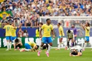 صحيفة الثورة صنعاء اخبار اليمن الان البرازيل قاتلا اليابان وتتأهل العالم اخبار اليمن الان الحدث اليوم عاجل صحيفة الثورة صنعاء