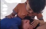 وكالة الصحافة اليمنية اخبار اليمن الان يحتضن أخاه الرضيع مأساة العالم اخبار اليمن الان الحدث اليوم عاجل وكالة الصحافة اليمنية