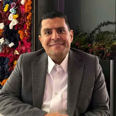 اخبار اليمن الان الصحفي والمراسل التلفزيوني المتألق الشلفي اخبار اليمن الان الحدث اليوم عاجل