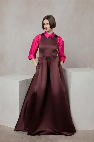 اخبار اليمن الان البورغندي اللون الأضواء الأزياء العالمية اخبار اليمن الان الحدث اليوم عاجل