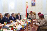 وزير الدفاع يلتقي في عدن كبير المستشارين العسكريين...