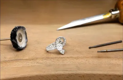 اخبار اليمن الان سوليتير arpels boucle الفخامة والبساطة اخبار اليمن الان الحدث اليوم عاجل