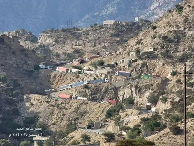 اخبار اليمن الان حادث مروري يقطع الطريق الشاحنات اخبار اليمن الان الحدث اليوم عاجل