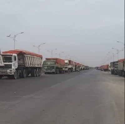 اخبار اليمن الان مليشيا الحوثي شاحنات بالحديدة اليمنية اخبار اليمن الان الحدث اليوم عاجل