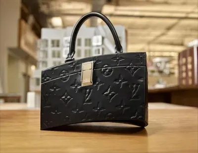 اخبار اليمن الان إبداع vuitton المعرض الدولي للفنون اخبار اليمن الان الحدث اليوم عاجل