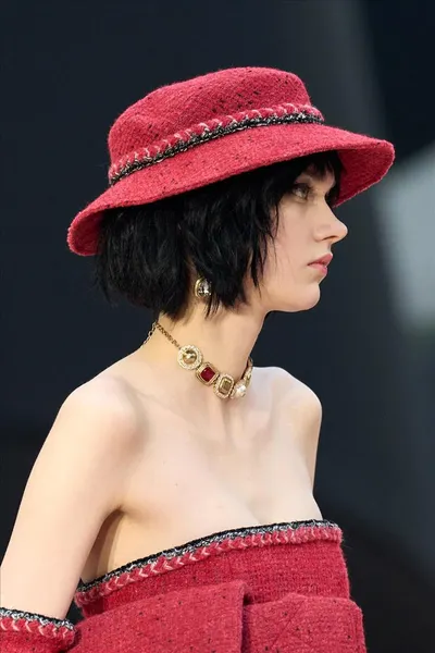 اخبار اليمن الان صيحات شتوية القبعات تسيطر الموضة اخبار اليمن الان الحدث اليوم عاجل