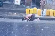 كريتر إسكاي اخبار اليمن الان بالصورة مواطن يسجد الشارع الأمطار اخبار اليمن الان الحدث اليوم عاجل كريتر إسكاي