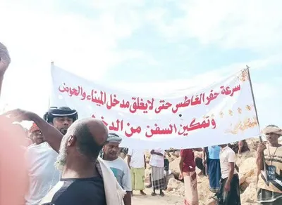 اخبار اليمن الان سيارتين المكلا يجتاح ميناء الشحر اخبار اليمن الان الحدث اليوم عاجل