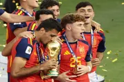 عدن تايم اخبار اليمن الان رودري منصة التتويج العالم العمليات اخبار اليمن الان الحدث اليوم عاجل عدن تايم