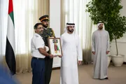 عرب تايم اخبار اليمن الان رئيس الإمارات يمنح طاقم طائرة اخبار اليمن الان الحدث اليوم عاجل عرب تايم