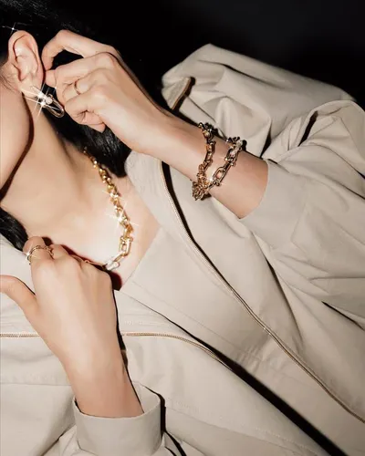 اخبار اليمن الان إطلالتي الزاهد وإلهام بأسلوبين مميزين اخبار اليمن الان الحدث اليوم عاجل