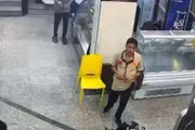كريتر إسكاي اخبار اليمن الان مسلح يقتحم ويشهر سلاحه المحاسب اخبار اليمن الان الحدث اليوم عاجل كريتر إسكاي