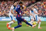 صحيفة الثورة صنعاء اخبار اليمن الان برشلونة تأخره ألافيس ويعتلي الليغا اخبار اليمن الان الحدث اليوم عاجل صحيفة الثورة صنعاء