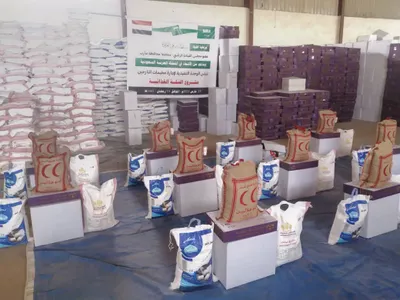 اخبار اليمن الان مفتاح ومثنى يدشنان غذائية للنازحين اخبار اليمن الان الحدث اليوم عاجل