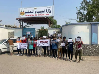 اخبار اليمن الان ثانويات يحتجون لنتائج ويطالبون بمراجعة اخبار اليمن الان الحدث اليوم عاجل