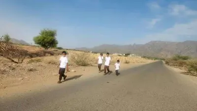 اخبار اليمن الان أطفال طريقهم المدرسة أحلام الظروف اخبار اليمن الان الحدث اليوم عاجل