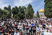 75 ألفا يؤدون صلاة الجمعة في المسجد الأقصى...