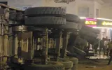عدن تايم اخبار اليمن الان انقلاب مطالبات الشاحنات الشوارع المزدحمة اخبار اليمن الان الحدث اليوم عاجل عدن تايم