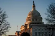 عدن نيوز اخبار اليمن الان حقيقة إخلاء الكابيتول مركبة مشبوهة اخبار اليمن الان الحدث اليوم عاجل عدن نيوز