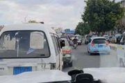 عريس يقطع شارع الستين أمام منزل الرئيس هادي...