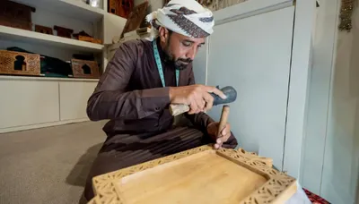 اخبار اليمن الان السعدي تشكيلي الخشب أعماله المتحدة اخبار اليمن الان الحدث اليوم عاجل