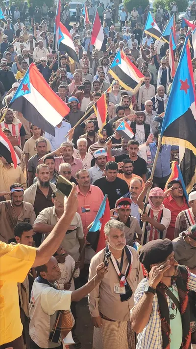 اخبار اليمن الان الرابع يحتشدون الاعتصام للمطالبة بإعلان اخبار اليمن الان الحدث اليوم عاجل