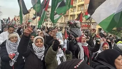 اخبار اليمن الان المتظاهرين يخرجون تضامنية الفلسطينيين واللبنانيين اخبار اليمن الان الحدث اليوم عاجل