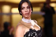 السلام نيوز اخبار اليمن الان أضواء الملاعب شريكات الموضة العالمية اخبار اليمن الان الحدث اليوم عاجل السلام نيوز