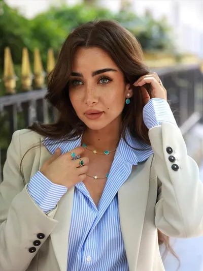 اخبار اليمن الان إطلالتي الزاهد وإلهام بأسلوبين مميزين اخبار اليمن الان الحدث اليوم عاجل