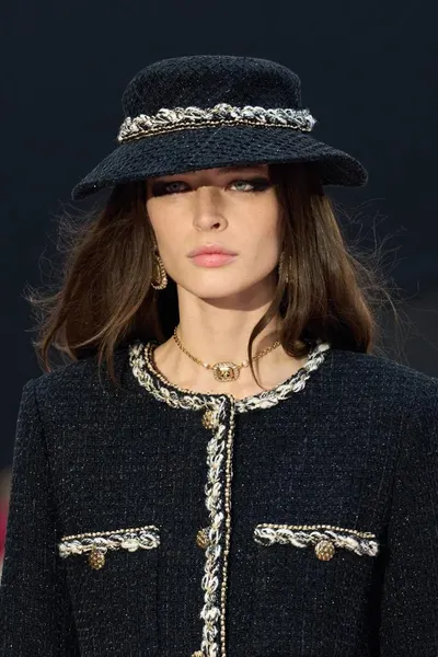 اخبار اليمن الان صيحات شتوية القبعات تسيطر الموضة اخبار اليمن الان الحدث اليوم عاجل