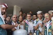 صحيفة الثورة صنعاء اخبار اليمن الان الزكاة بالبيضاء توزيع أسطوانات للأسر اخبار اليمن الان الحدث اليوم عاجل صحيفة الثورة صنعاء
