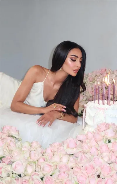 اخبار اليمن الان وأناقة إطلالة الغندور ميلادها القلوب اخبار اليمن الان الحدث اليوم عاجل