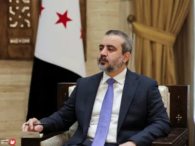 اخبار اليمن الان لحظات مرعبة متسلقون ينجون انهيار اخبار اليمن الان الحدث اليوم عاجل
