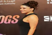 صحيفة المرصد اخبار اليمن الان فستان وحقيبة وردية سينتيا الأنظار اخبار اليمن الان الحدث اليوم عاجل صحيفة المرصد