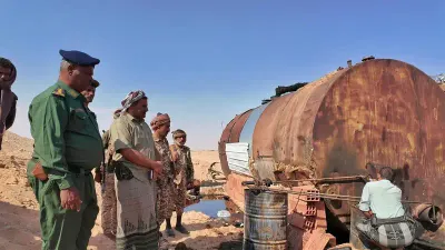 اخبار اليمن الان عشوائيا لتكرير المشتقات النفطية بمديرية اخبار اليمن الان الحدث اليوم عاجل