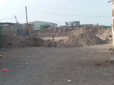 اخبار اليمن الان بالصور تواصل قطع شارع المخا اخبار اليمن الان الحدث اليوم عاجل